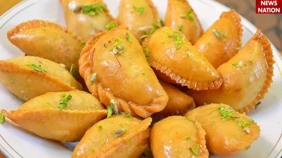गुजिया