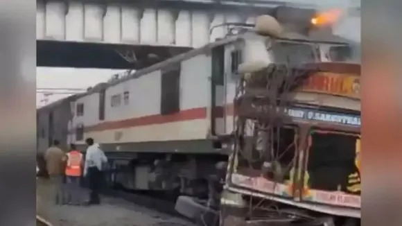 holi jalgaon train accident