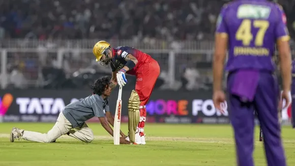 virat kohli fan got arrested who breach seurity during kkr vs rcb match in IPL 2025 