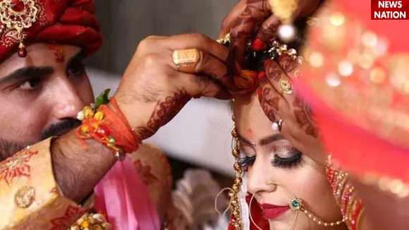 शादी का दिन हर किसी के लिए काफी खास होता है. जिसके लिए वो काफी टाइम पहले से तैयारी शुरु कर देती है. वहीं आप अगर अपनी स्किन का ध्यान रखना चाहती हैं, तो ये टिप्स फॉलो करें. 
