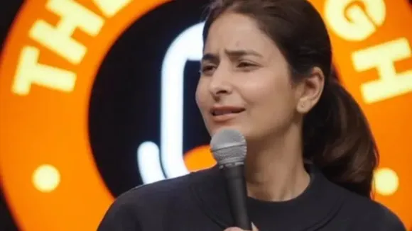 Now swati sachdeva Stand Up Comedian crossed all limits she crack vulgar joke about mother.......