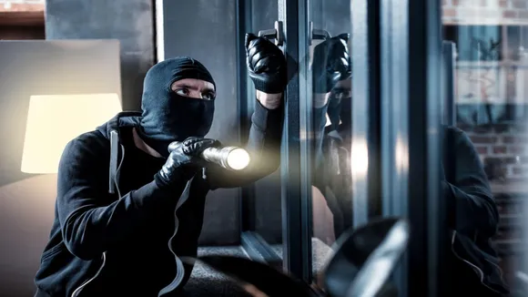 Thane theft in warehose