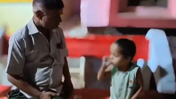 Doctor child smoke cigarette went for treatment 