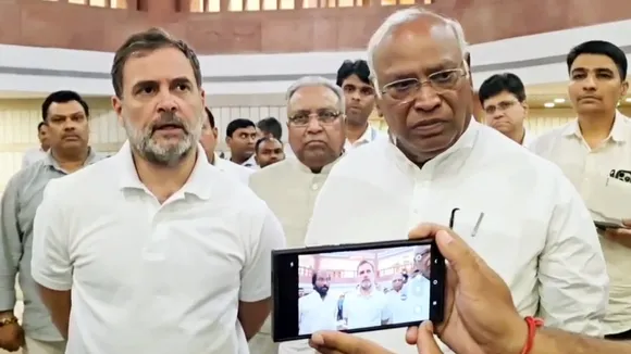Rahul Gandhi Kashmir Visit RSS Nation protest hindu saints on Jantar Mantar