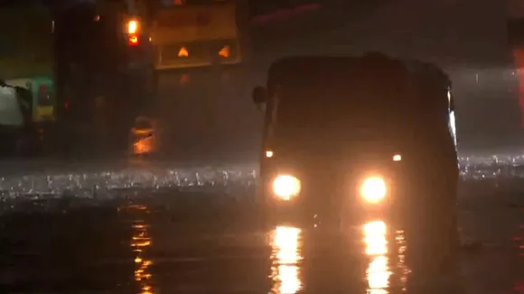 Delhi People getting late for office flights affected due to rain and thunderstorms in Delhi NCR