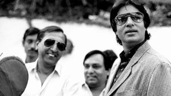 actor tinnu anand had given advice to hit stray dogs people trolled him now he given clarification