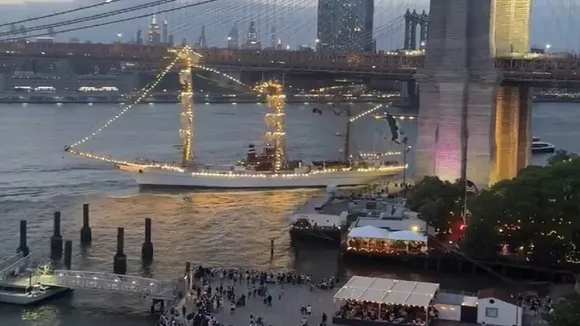 Mexican Navy training ship collides