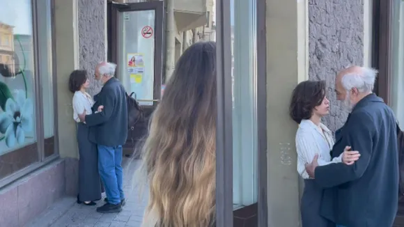 viral video old man romance