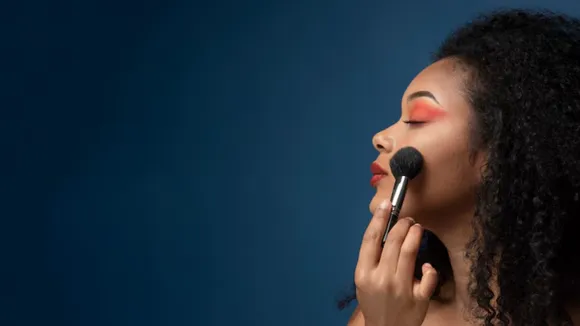 Chinese Woman Niuyoumyan 22-Year Makeup and Skincare Mistakes now Severe Skin Damage