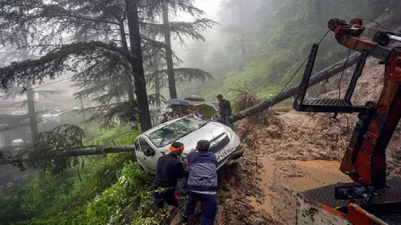 car fall from hill in himachal
