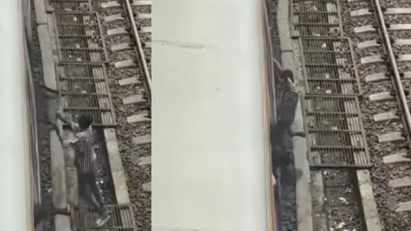 viral video from moving traine (1)