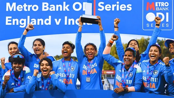 India Women defeated England Women in the last odi to seal the series by 2-1