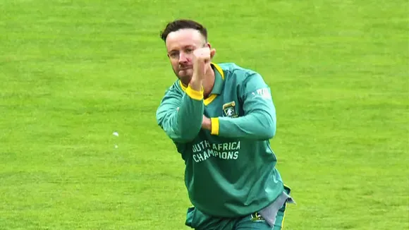 Australia needed 3 on the final ball ab de villiers pulled off a miracle to make south africa winner