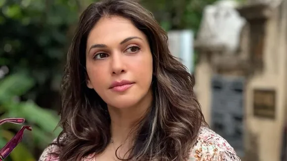 Isha Koppikar reveals this person did humiliated on her front everyone actress started crying
