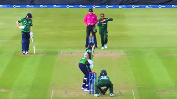 4 runs needed on one ball Jane Maguire hit a six to lead ireland to victory against pakistan