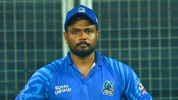Sanju Samson did a heartwarming thing sharing his potm trophy with a youngster