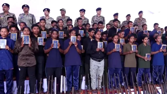 210 Naxals surrenders in Chhattisgarh