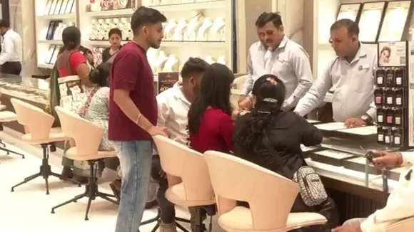 Dhanteras Shopping 2025 one Lakh Crore Gold Sold worth 60 thousand Crore