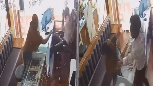 Ahmedabad rob jewellery