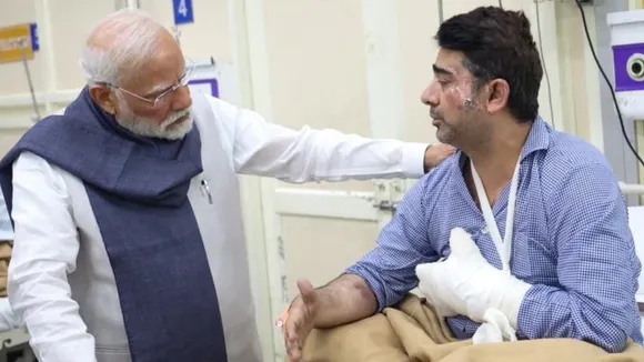 PM Modi Meets Injured Victims of Delhi Red Fort Blast at LNJP Hospital