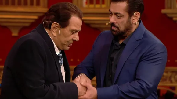 salman khan mourns Dharmendra death in bigg boss 19 weekend ka vaar