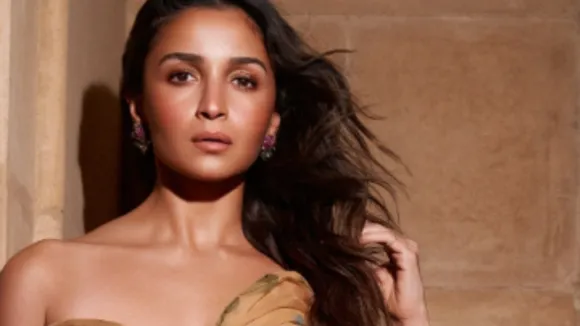 alia bhatt in red sea international receives Golden Globes Horizon Awar