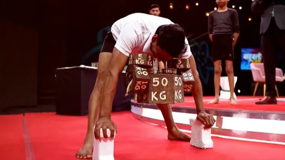 Display of teeth strength Watch Vikas Swami talent Bahubali LIVE