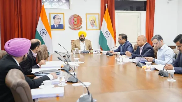 पैदल ही ED ऑफिस पहुंचे रॉबर्ट वाड्रा - 2025-12-23T233825.908