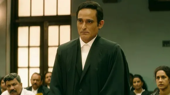 Director Slams Dhurandhar Actor Akshaye Khanna