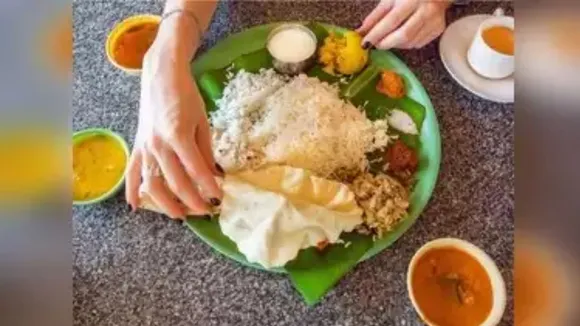 eating with hand 7