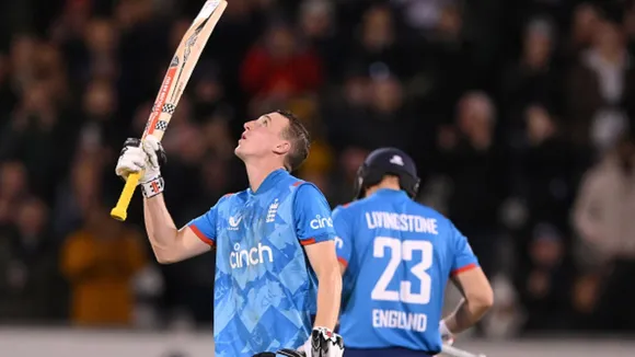 ENG vs AUS 4th ODI:  Harry Brook hits 72 runs on 52 balls with 7 sixes and 3 fours 