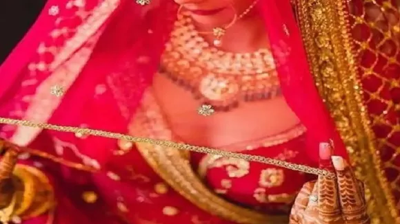 bride in suhagrat up