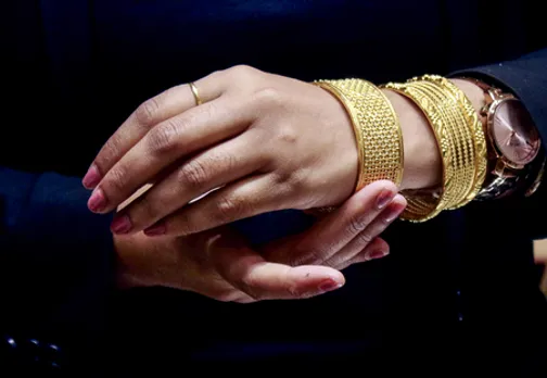 New Delhi: People Shop for Gold on Akshaya Tritiya