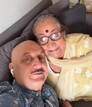 'मिडिल क्लास फैमिली की प्यारी बातें'... अनुपम खेर ने मां और भाई के साथ पोस्ट किया दिल छू लेने वाला वीडियो