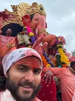 जान्हवी कपूर के कथित बॉयफ्रेंड शिखर पहाड़िया ने 'लालबागचा राजा' को दी विदाई