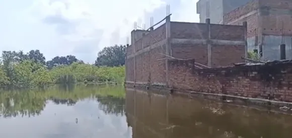 कानपुर में गंगा का जलस्तर खतरे के निशान से ऊपर, ग्रामीण सुरक्षित स्थानों पर पहुंचे