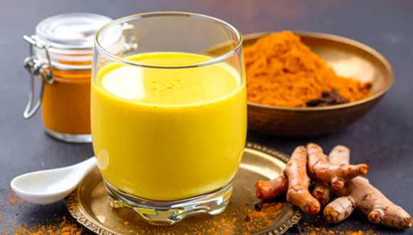 haldi-doodh-dadi-ka-nuskha-jise-science-bhi-man-chuka-hai-super-drink-janiye-chamatkari-fayde