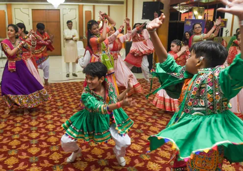 Mumbai: People Celebrate Navratri with Garba