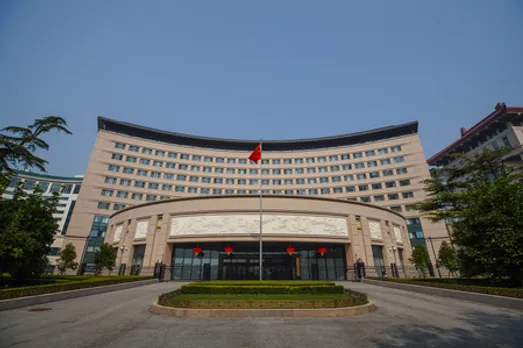 मोजाम्बिक की प्रधानमंत्री और आइसलैंड की राष्ट्रपति पेइचिंग पहुंचीं