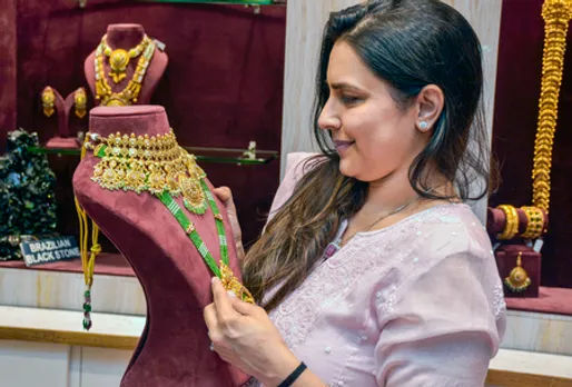 Surat: People Buy Gold on Akshaya Tritiya
