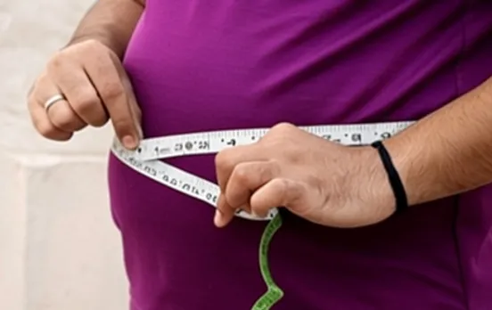 बैली फैट से हैं परेशान? सिर्फ टमाटर खाकर पाएं चमत्कारी फायदा