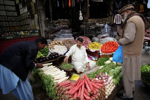 Soaring food inflation hits Pakistan, citizens furious at government