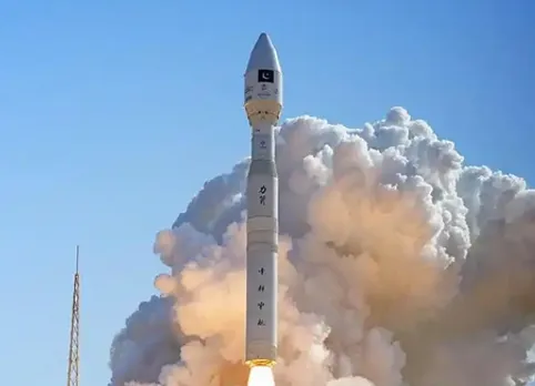 चीन के रॉकेट ने पाकिस्तान के रिमोट सेंसिंग उपग्रह को कक्षा में लॉन्च किया