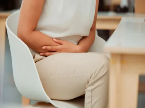 खाने के बाद पेट फूलना देता है इन परेशानियों का संकेत, ये देसी नुस्खे दिलाएंगे आराम