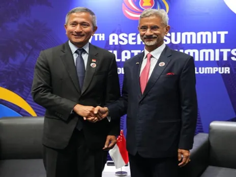 EAM Jaishankar meets counterparts from Singapore, Thailand on sidelines of ASEAN Summit