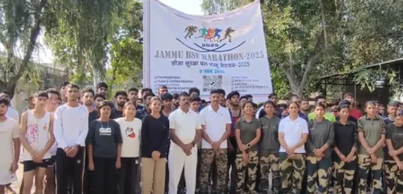 जम्मू कश्मीर: बीएसएफ ने अंतरराष्ट्रीय सीमा पर 5 किलोमीटर मैराथन रैली का किया आयोजन