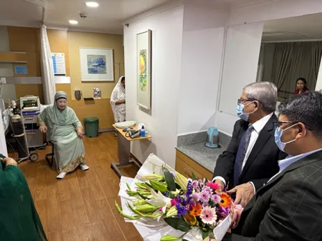 बेहद नाजुक हालत में हैं खालिदा जिया, देशभर में की जा रही दुआएं; यूनुस के कानूनी सलाहकार बोले- 'वह बिल्कुल भी ठीक नहीं...'