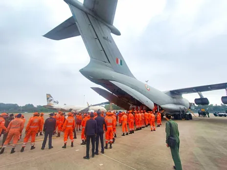 ‘ऑपरेशन सागर बंधु’: मदद सामग्री के साथ भारतीय वायुसेना का विमान पहुंचा श्रीलंका, तमिलनाडु में बचाव अभियान जारी