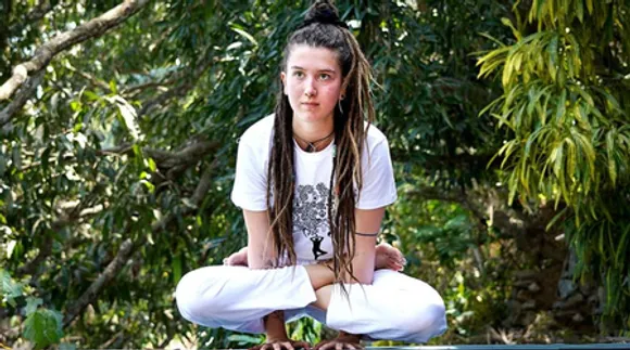 पेट की चर्बी घटाए और एकाग्रता बढ़ाए, जानिए 'मुर्गासन' के कमाल के फायदे