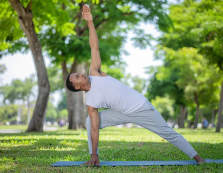 तनाव और चिंता को कहें अलविदा: नियमित 'त्रिकोणासन' से पाएं हेल्दी लाइफस्टाइल